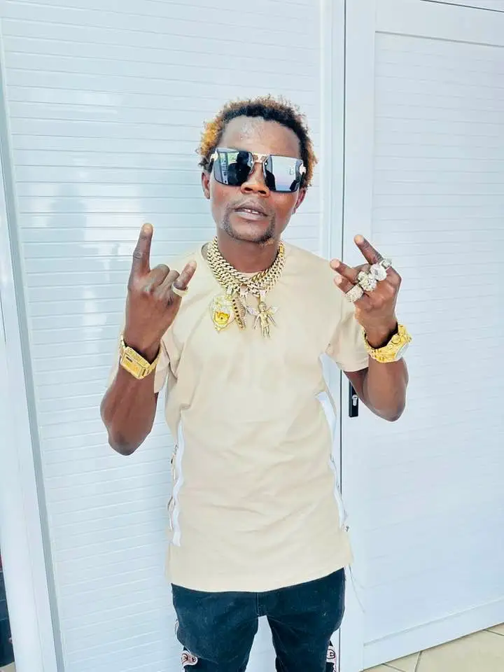 Lil de Ouro – Estás a Beber